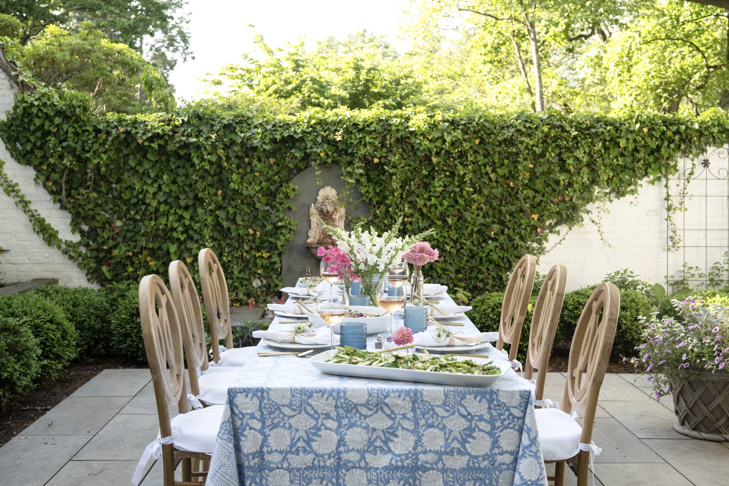 ©Jane Beiles colorful table 7646